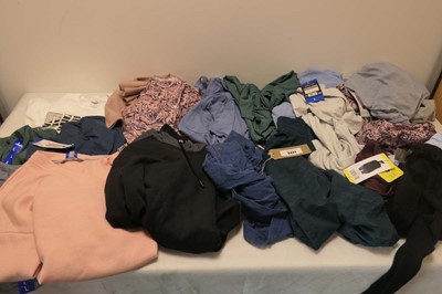 Lot 3431 - 20 mixed T-shirts/jumpers to include Kirkland,...