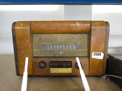 Lot 2560 - Vintage general electric radio set