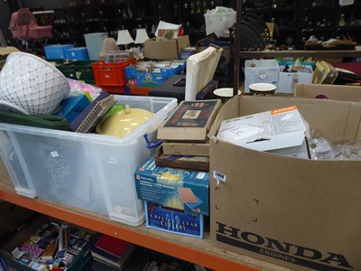 Lot 5416 - 2 boxes and stack of pint and wine glasses...