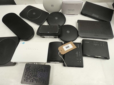 Lot 2425 - Quantity of various routers / hubs