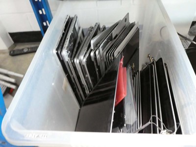 Lot 2588 - Box of Apple laptop screens and parts