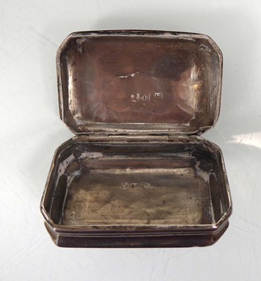 Lot 464 - A mixed group of silver and metalware...