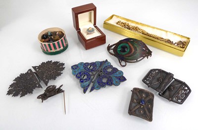 Lot 63 - A group of collectables including metalwares,...