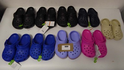 Lot 3694 - 9 pairs of kids/juniors Crocs of various...