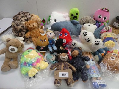 Lot 3957 - Selection of soft cuddly toys