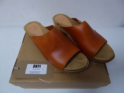 Lot 3971 - Boxed pair of ladies Kit + Clogs Studio clogs,...