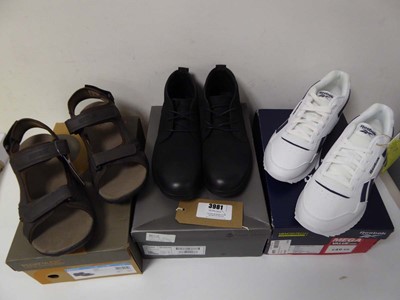 Lot 3981 - Boxed pair of Reebok trainers, white/navy, UK...