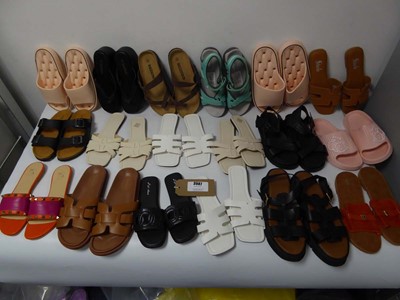 Lot 3987 - 18 pairs of ladies sandals of various styles...