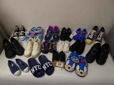 Lot 3989 - 16 pairs of kids/juniors shoes of various...