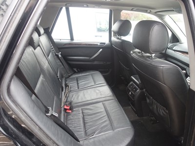 Lot 4002 - (LN55 UTF) 2005 BMW X5 SE D estate in black,...