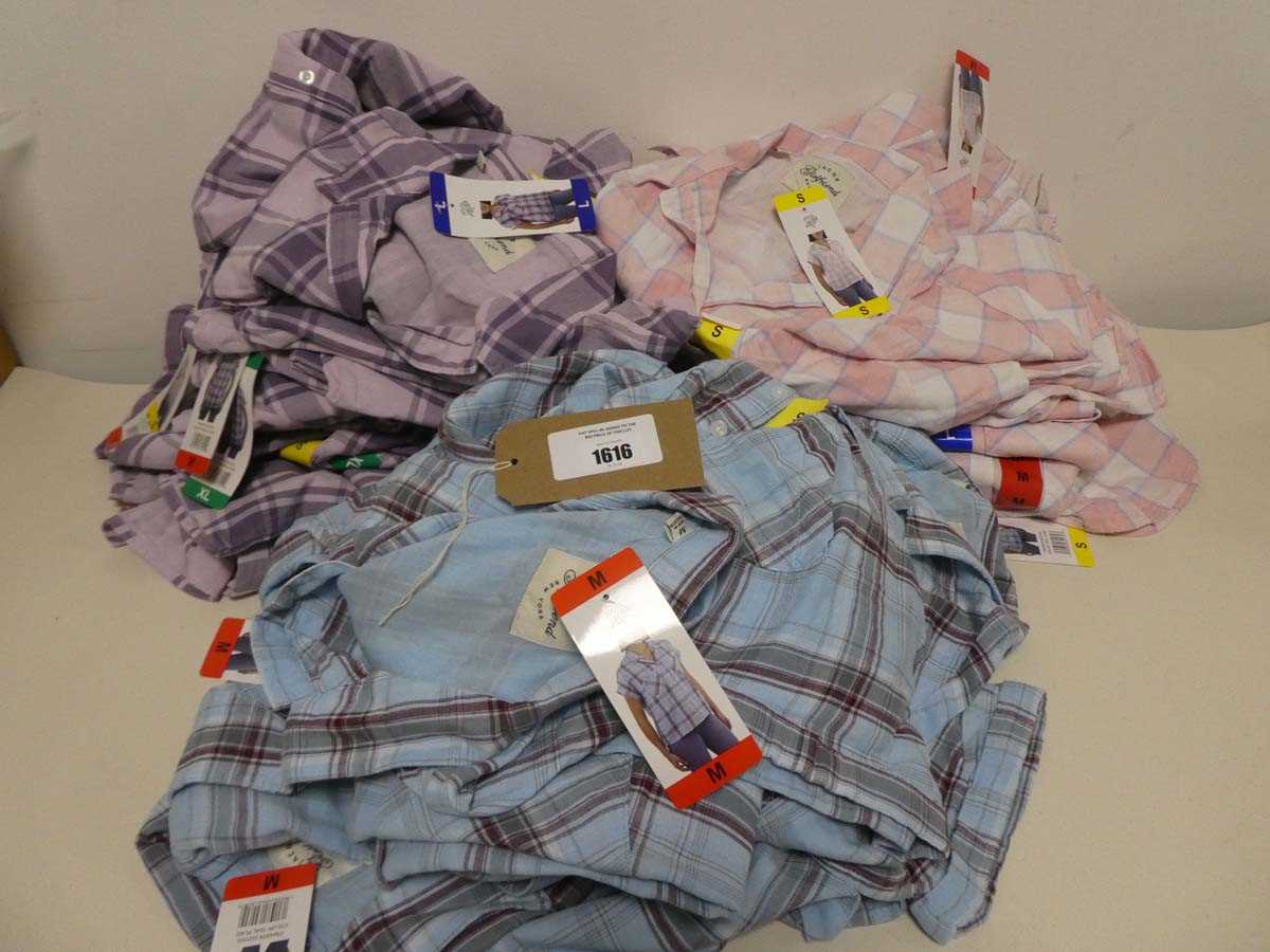 Lot 1459 - Approx. 30 women's button up shirts by Jachs...