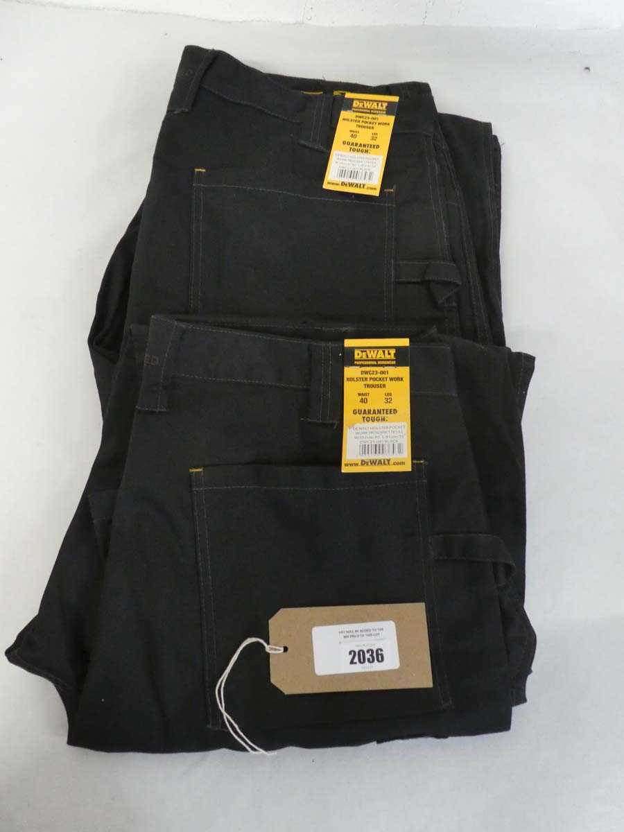 Lot 2 pairs of men's Dewalt holster pocket work...