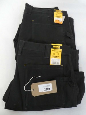 Lot 2 pairs of men's Dewalt holster pocket work...