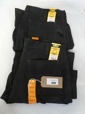 Lot 2 pairs of men's Dewalt holster pocket work...