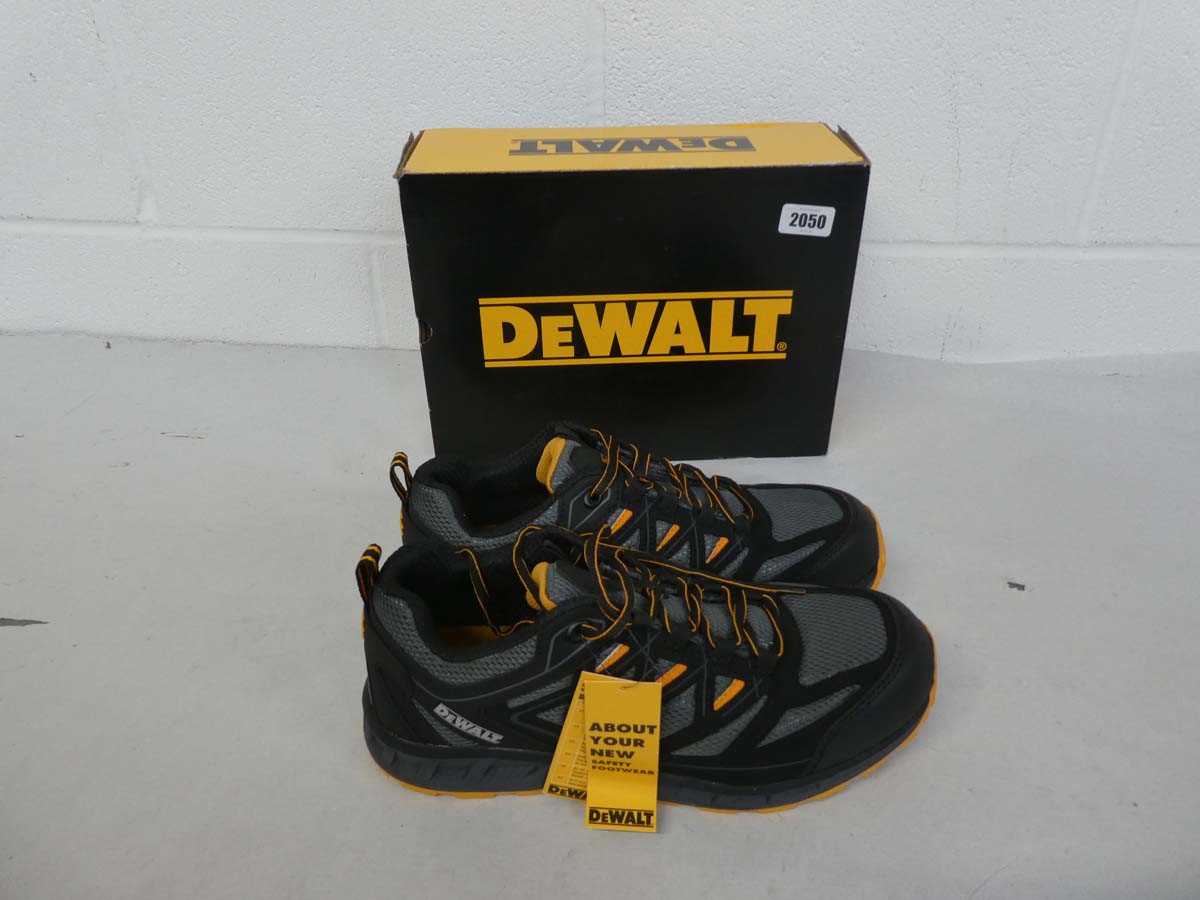 Lot An boxed pair of men's Dewalt Monroe steel toe...