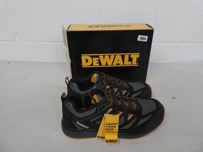 Lot An boxed pair of men's Dewalt Monroe steel toe...