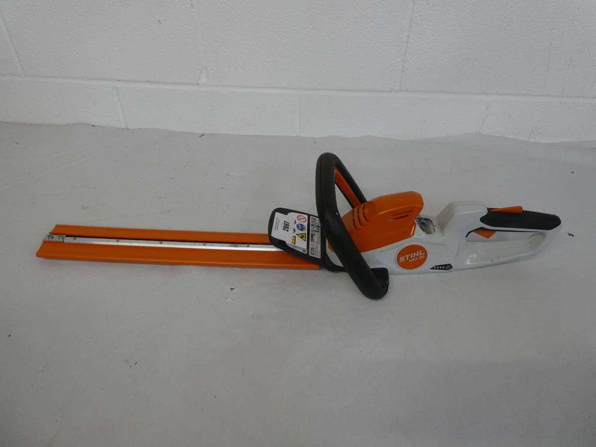 Lot A Stihl HSA 30.0 10.8V cordless hedge cutter.