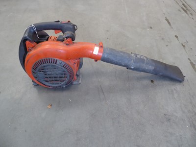 Lot 4057 - Husqvarna petrol blower