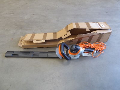 Lot 4069 - Electric Vonhaus hedge trimmer