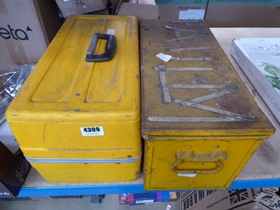 Lot 4309 - 2 toolboxes containing an assortment of...