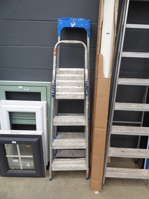 Lot 4276 - 2 assorted aluminium step ladders