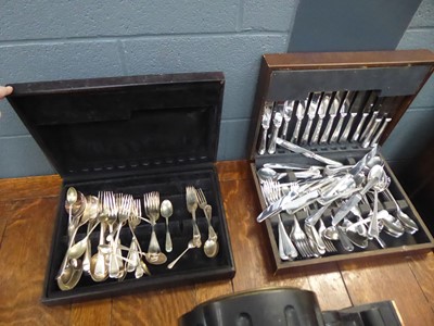 Lot 5039 - 2 cutlery canteens