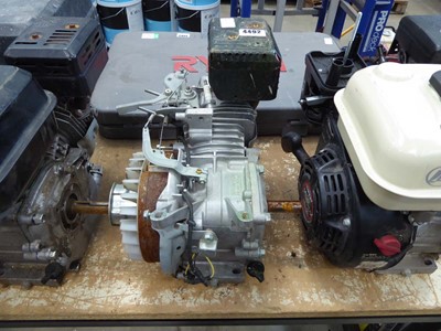 Lot 4492 - Honda petrol engine