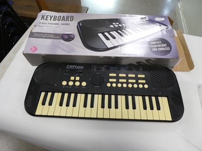 Lot 2272 - Keyboard in box