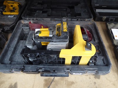 Lot 4420 - Dewalt self levelling 3 beam line laser