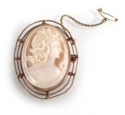 Lot A 9ct yellow gold cameo brooch of oval form...