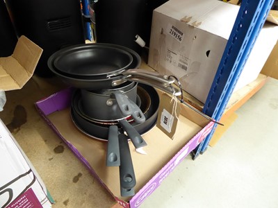 Lot 3076 - Tray of loose pots and pans