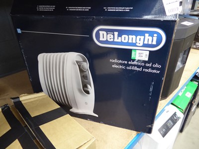 Lot 4557 - Delonghi oil filled radiator and small ceramic...