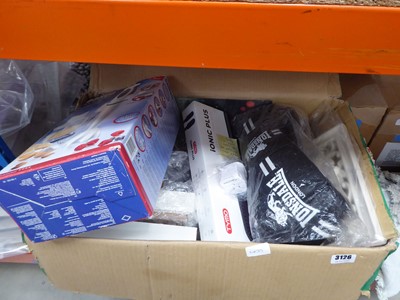 Lot 3126 - Box of mixed household items to include...