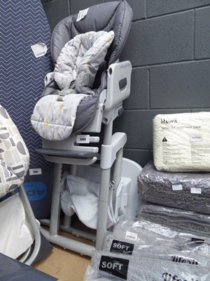 Lot 3300 - 2 babies high chairs