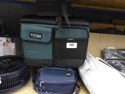 Lot 3267 - Titan Arctic zone bag and 2 lunch packs