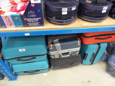 Lot 3271 - 6 hard shelled suitcases