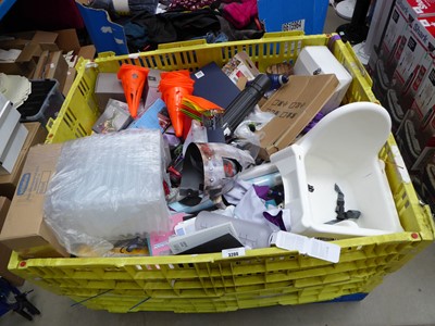 Lot 3200 - Large pallet of mixed household ware to...