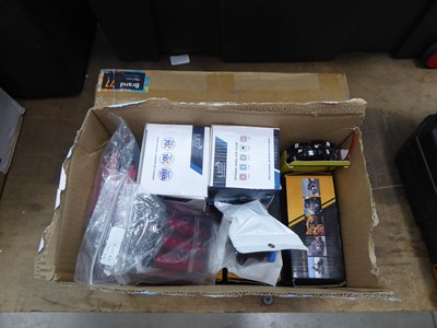 Lot 4468 - Box of assorted car lighting