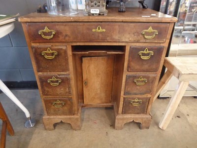 Lot 5362 - Georgian walnut knee hole desk