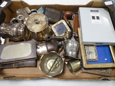 Lot 2487 - Box containing pipes, picture frames, coffee...