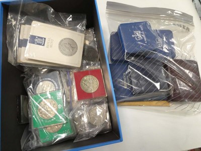 Lot 2490 - Box containing various coins