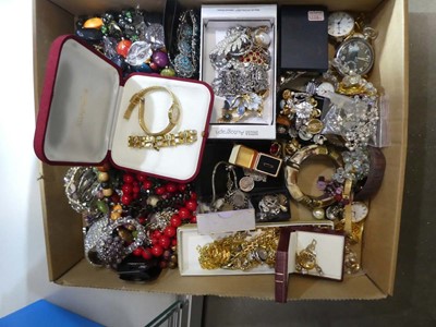 Lot 2491 - Box containing jewellery items, pocket watches...