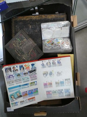 Lot 2499 - Box containing various stamps, books,...