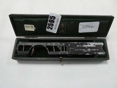 Lot 2595 - MK4 optical measuring device and case