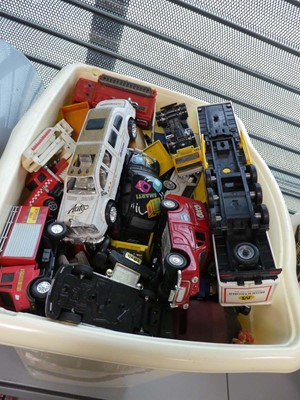 Lot 2525 - Box of Diecast vehicles along with trailer...