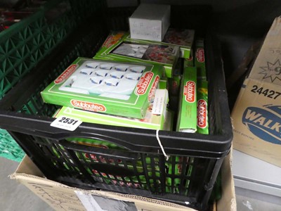 Lot 2531 - Box and tray containing Subbuteo items