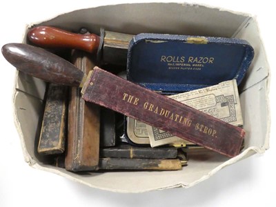 Lot 2603 - Collection of vintage razors