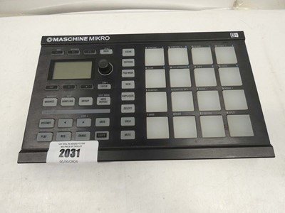 Lot 2031 - NI Maschine Mikro drum machine and sampler