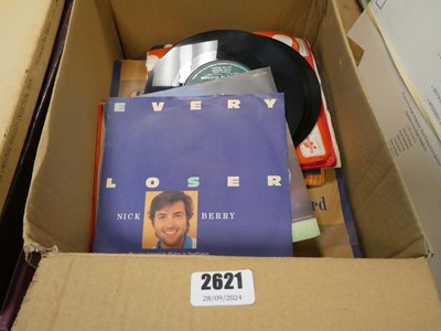 Lot 2621 - Box containing various singles and 78s