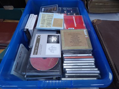 Lot 5424 - Box containing CD's